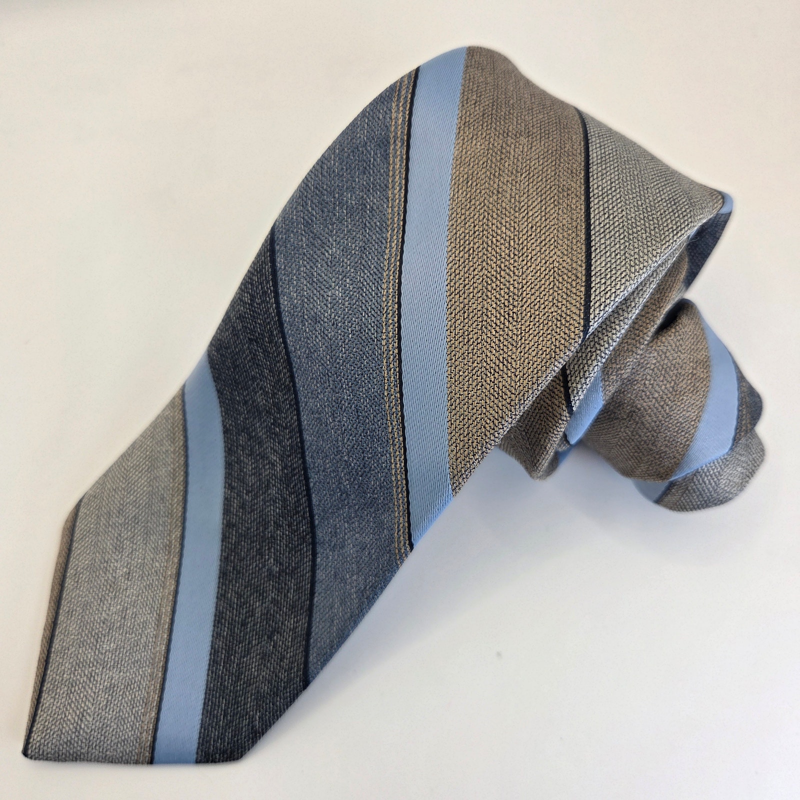 Vintage 1970s Johnny Carson Striped Polyester Tie 3 Wide Made Usa
